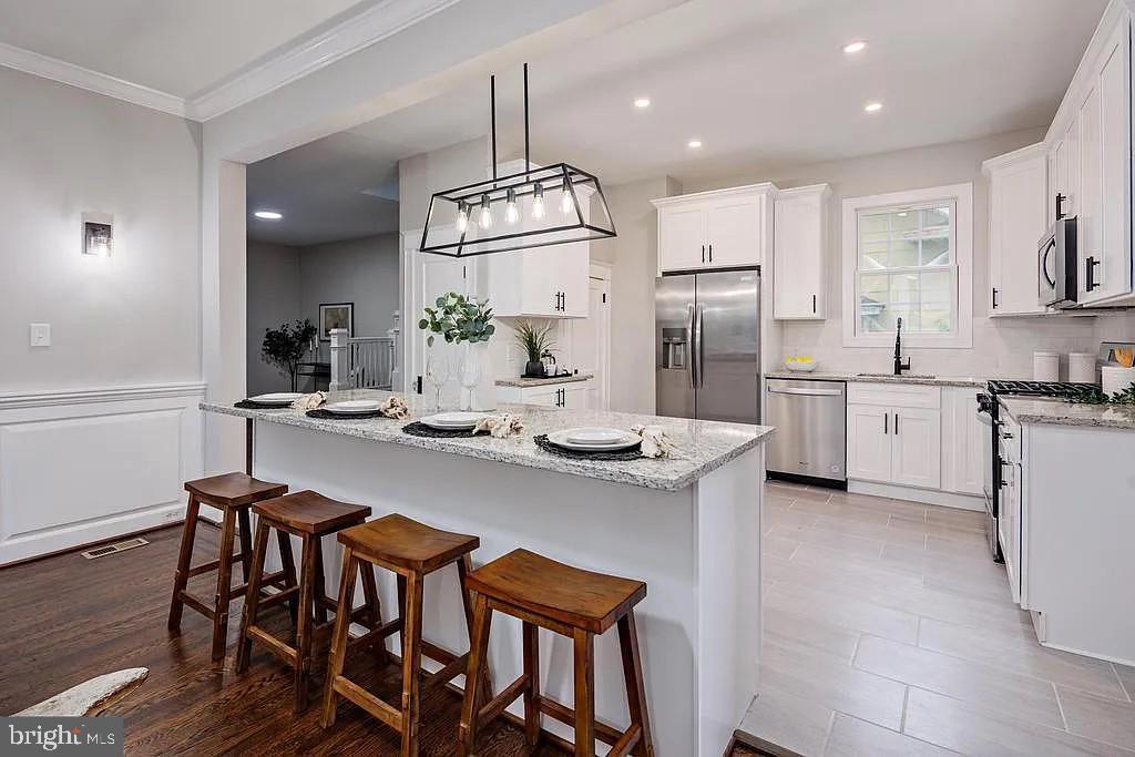 MOUNT WASHINGTON - Residential Lease