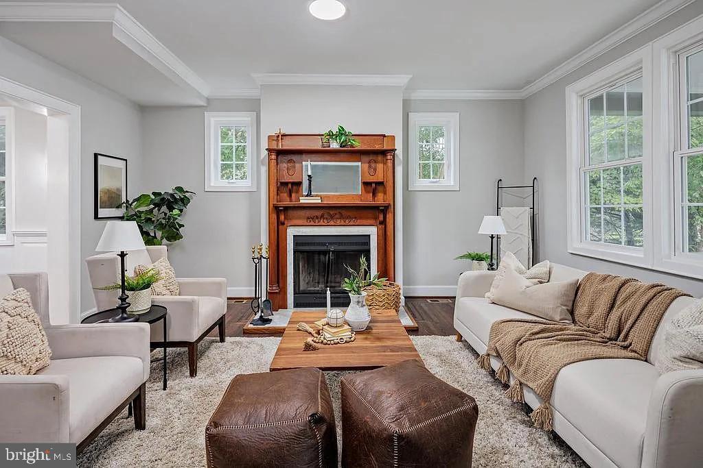 MOUNT WASHINGTON - Residential Lease