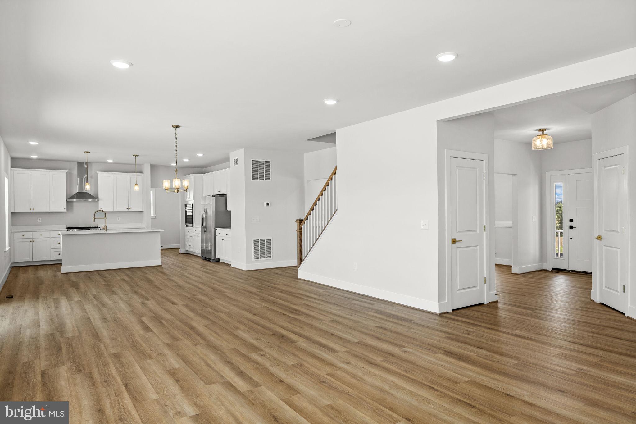 HUNTING HILLS - Residential
