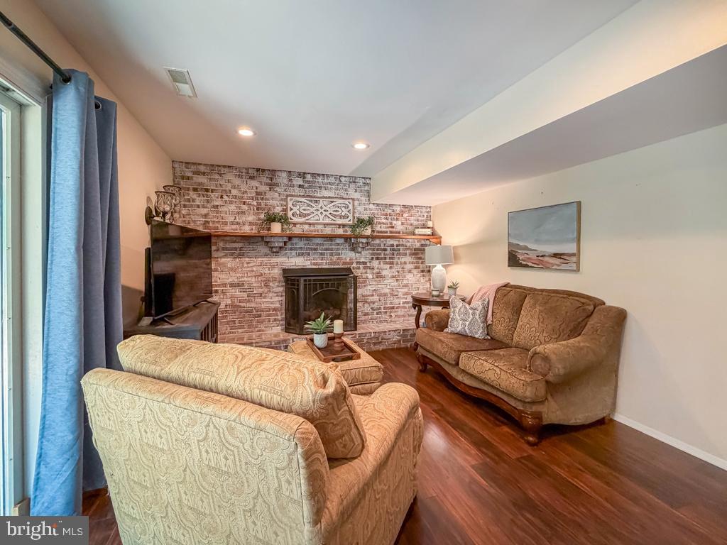 OXFORD GLEN - Residential