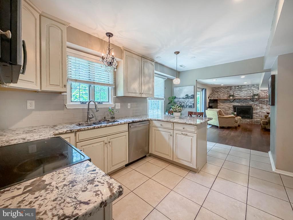 OXFORD GLEN - Residential