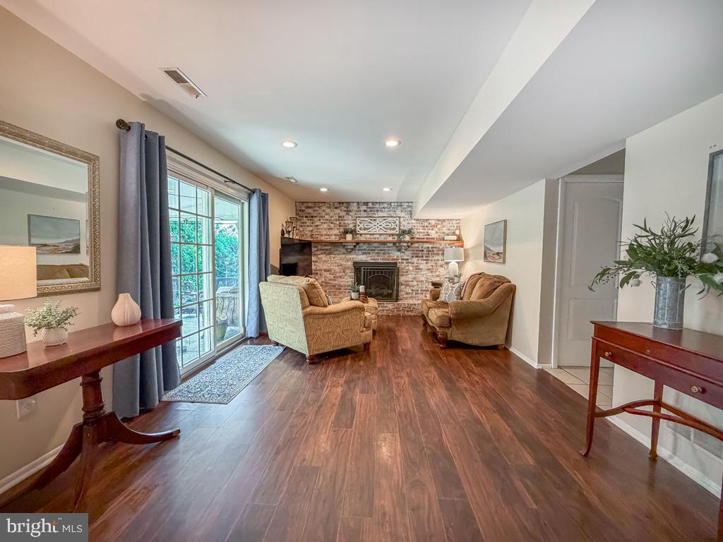 OXFORD GLEN - Residential