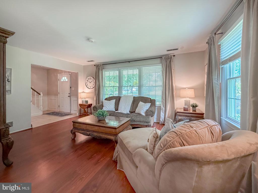 OXFORD GLEN - Residential