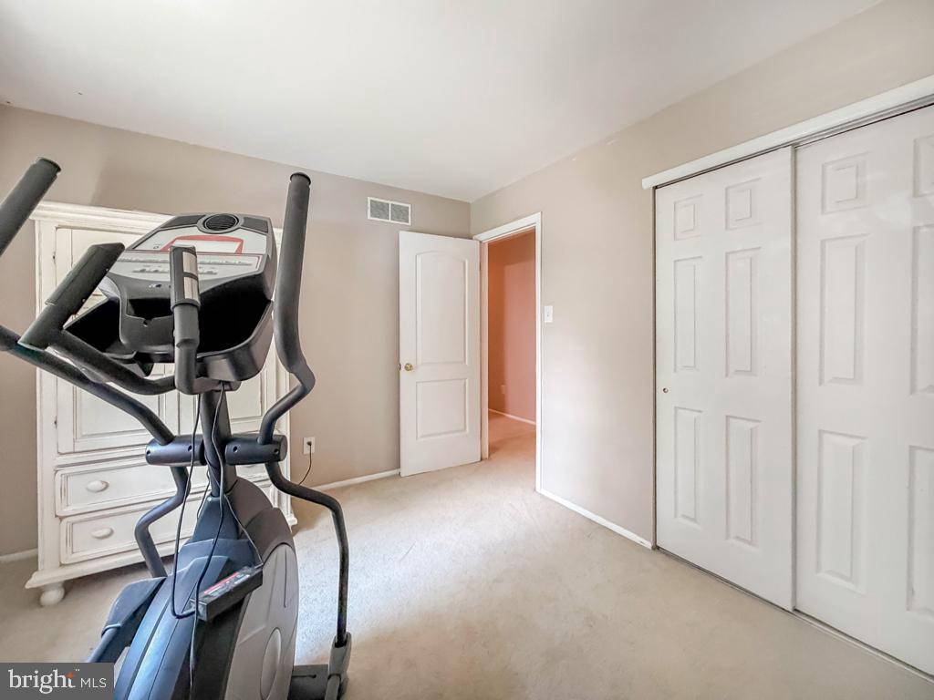 OXFORD GLEN - Residential