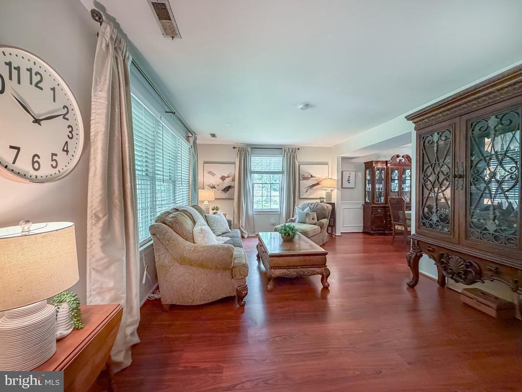 OXFORD GLEN - Residential