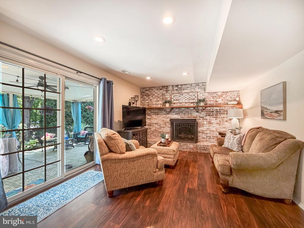 OXFORD GLEN - Residential