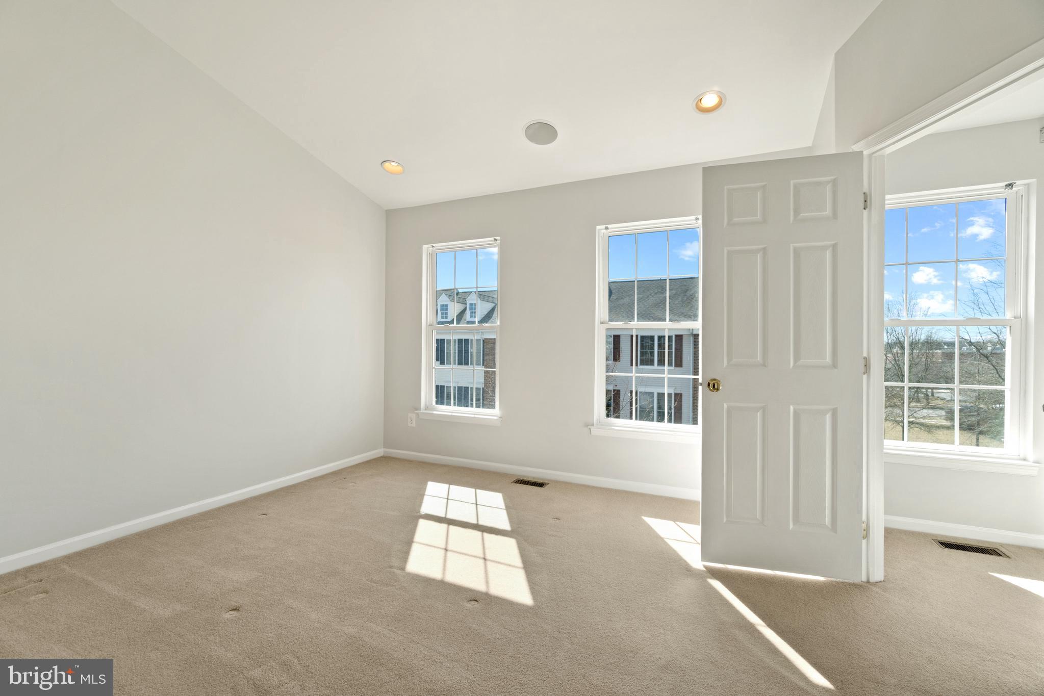 AMBERLEA AT LOUDOUN VALLEY - Residential Lease