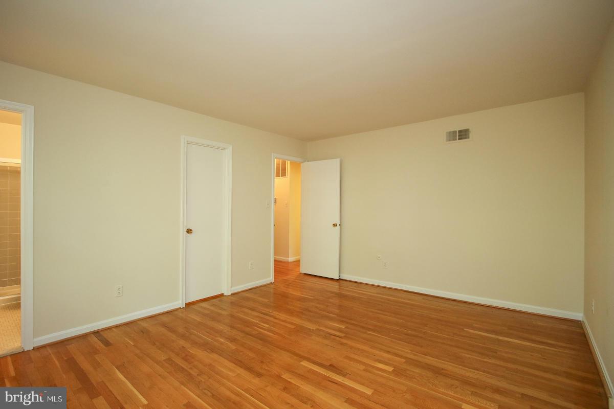 WOODLEY GARDENS - Residential