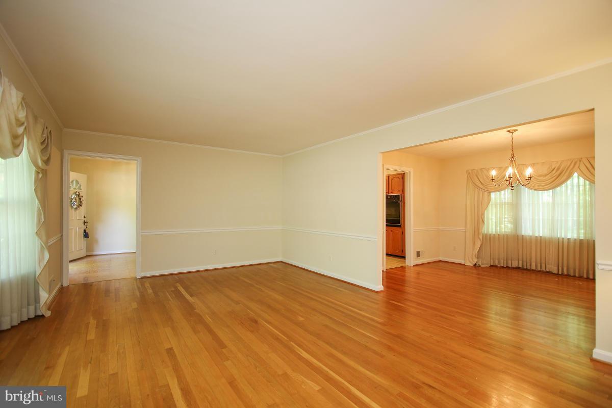 WOODLEY GARDENS - Residential