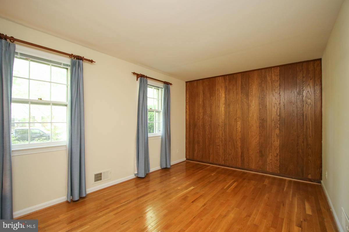 WOODLEY GARDENS - Residential