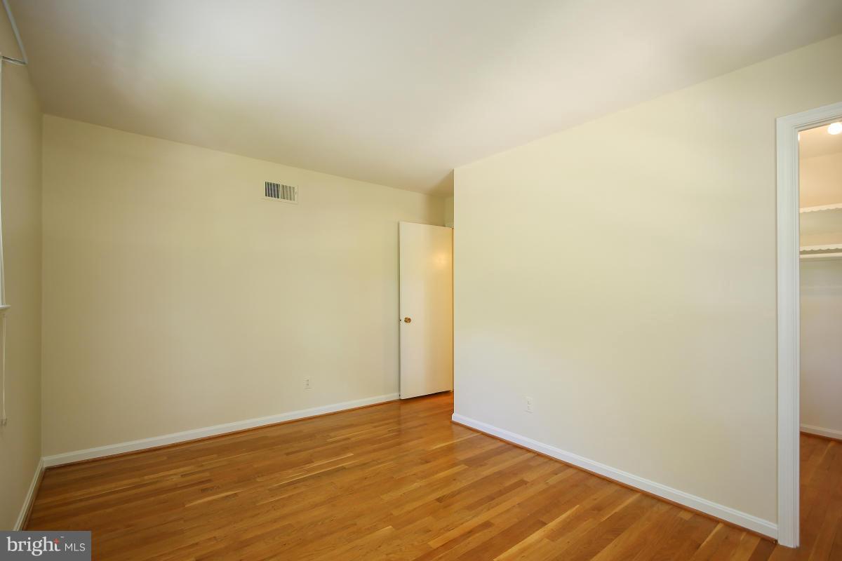 WOODLEY GARDENS - Residential