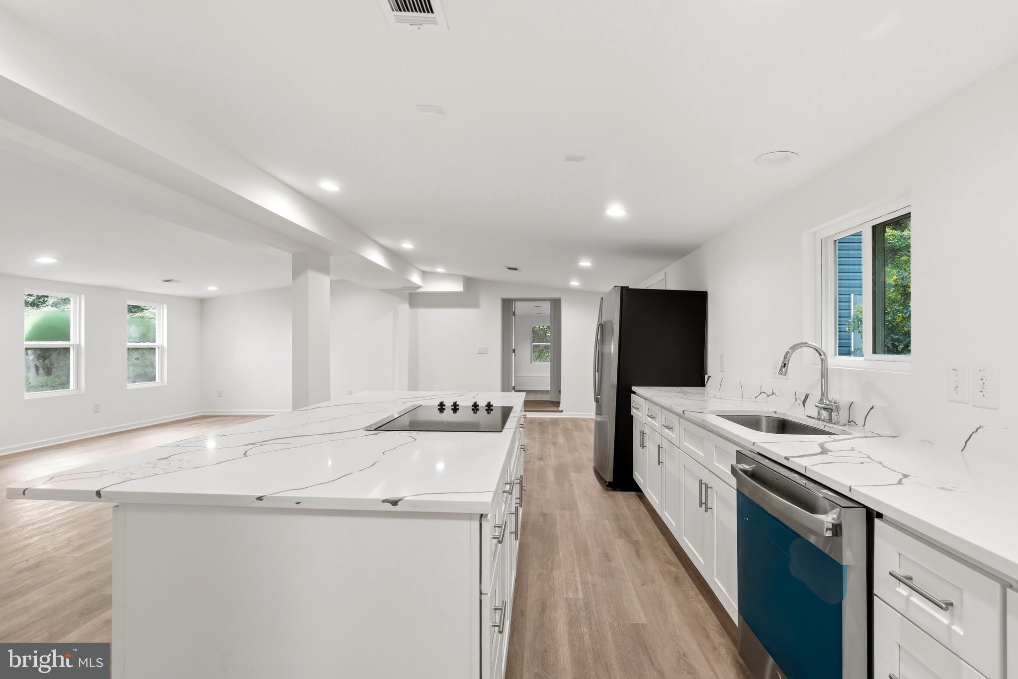 SKYLINE LAKES - Residential