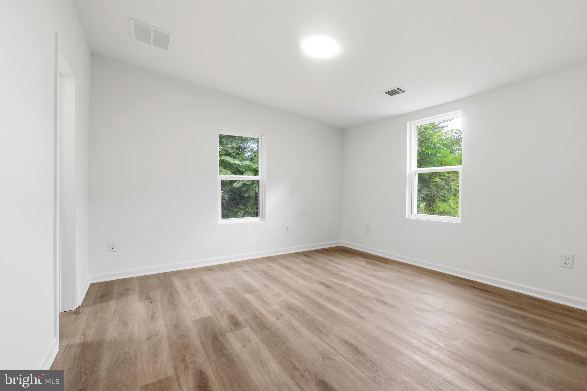 SKYLINE LAKES - Residential