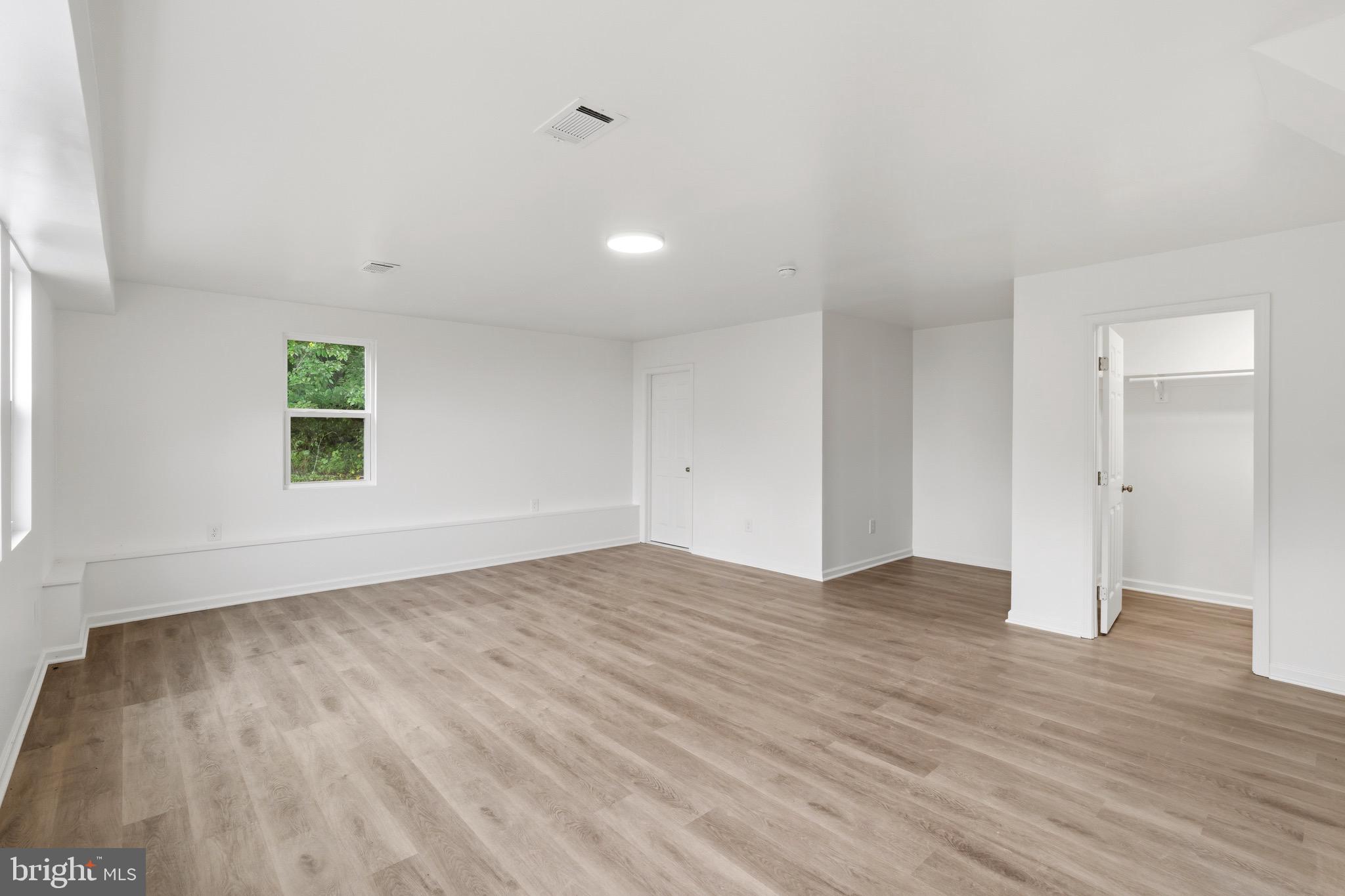 SKYLINE LAKES - Residential