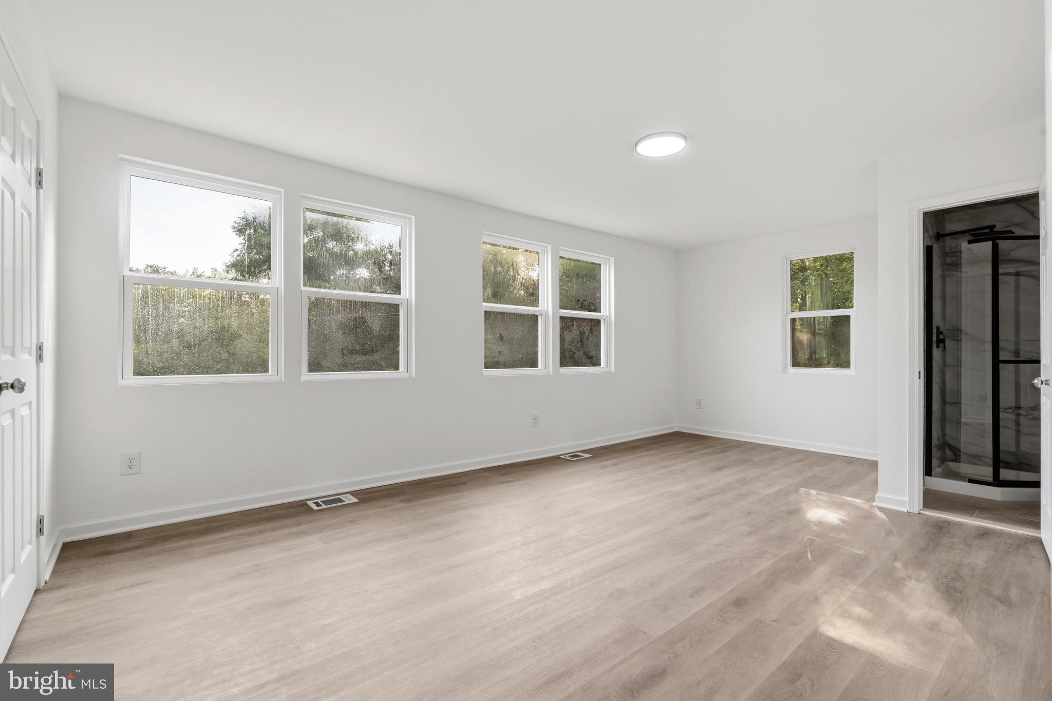 SKYLINE LAKES - Residential