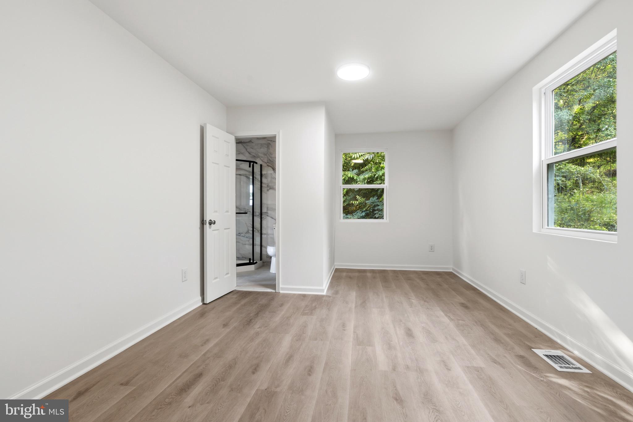 SKYLINE LAKES - Residential