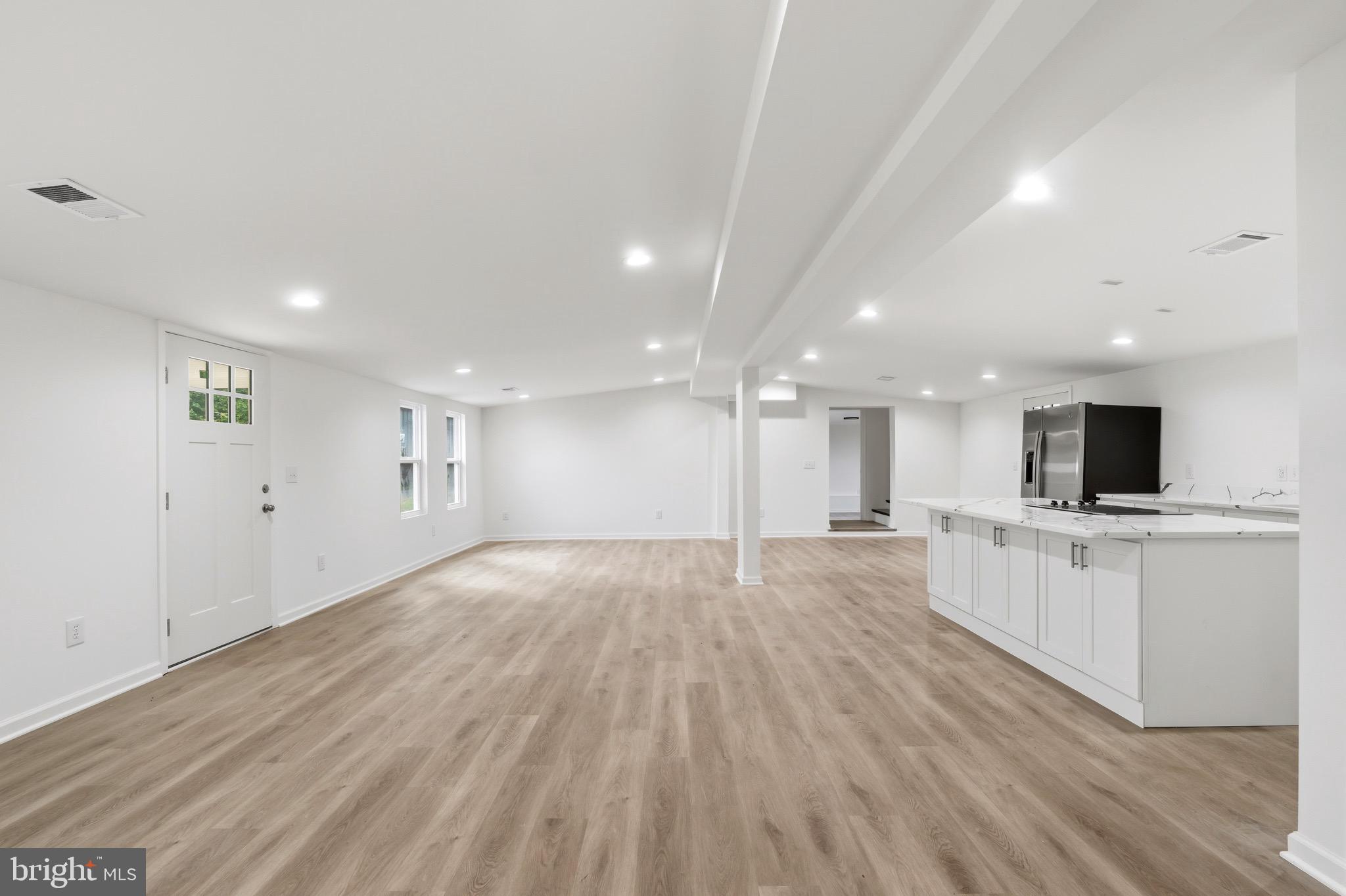 SKYLINE LAKES - Residential
