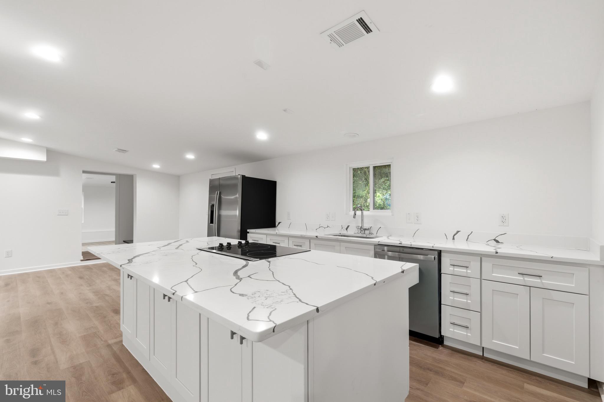 SKYLINE LAKES - Residential