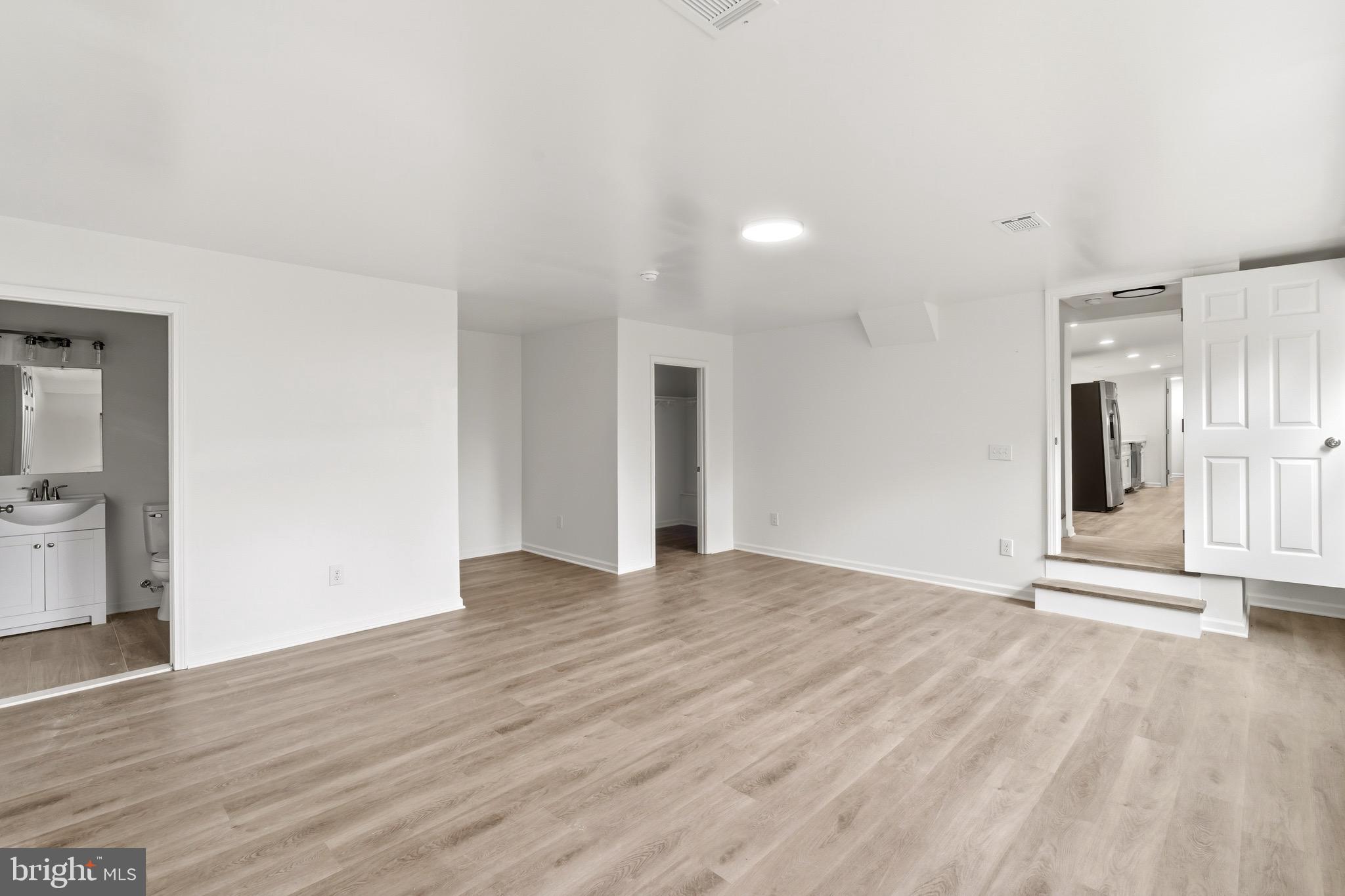 SKYLINE LAKES - Residential
