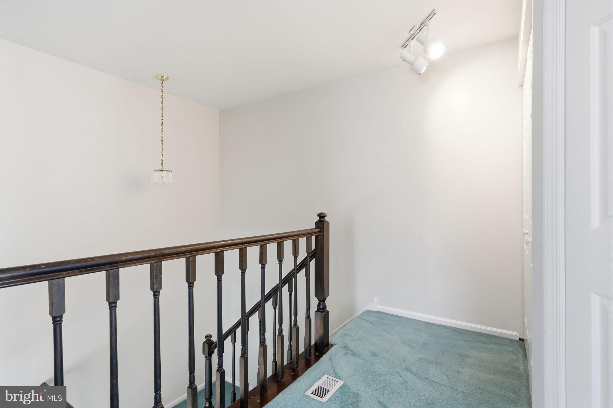 VILLAGE SHIRES - Residential