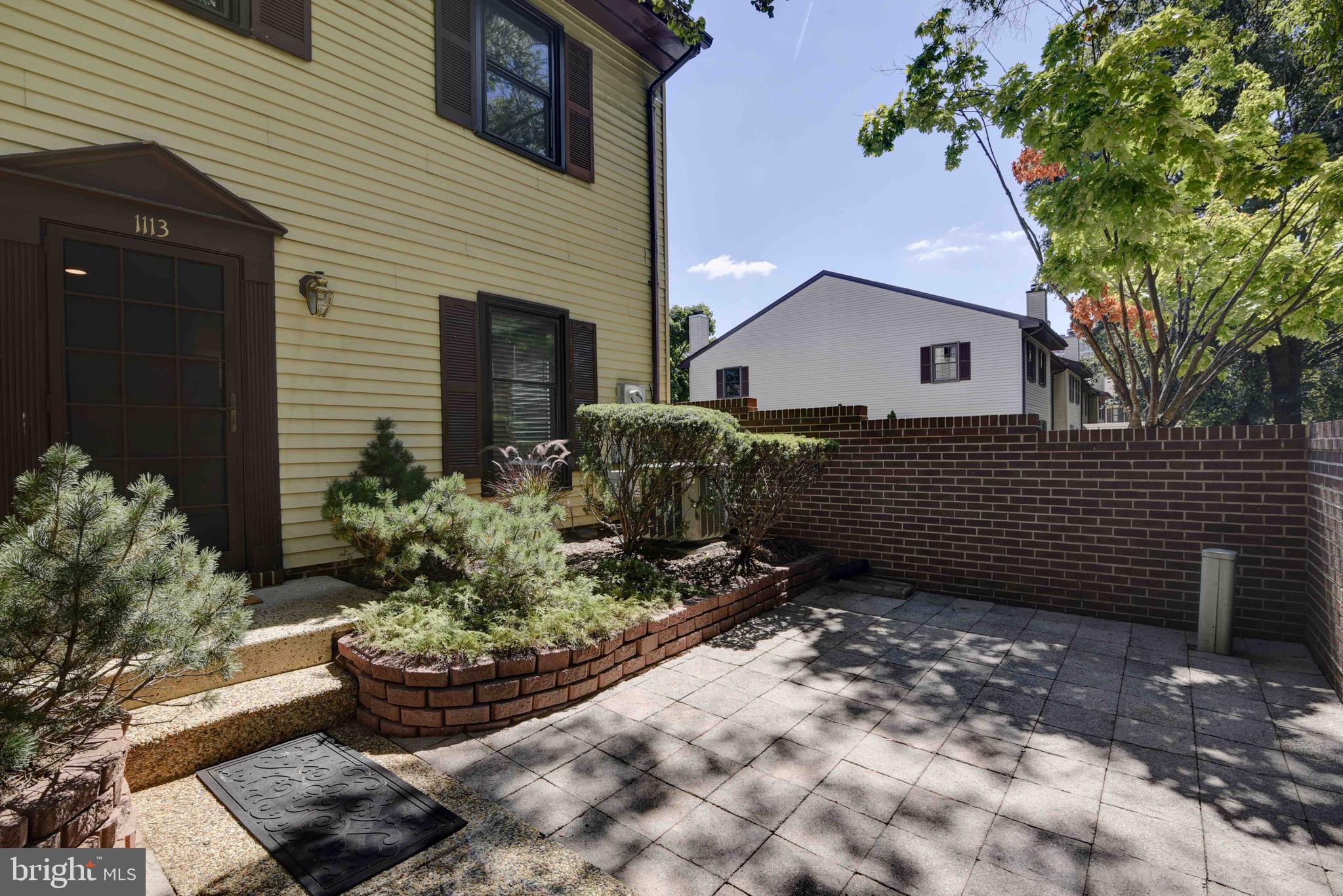 STAFFORD SQUARE - Residential Lease