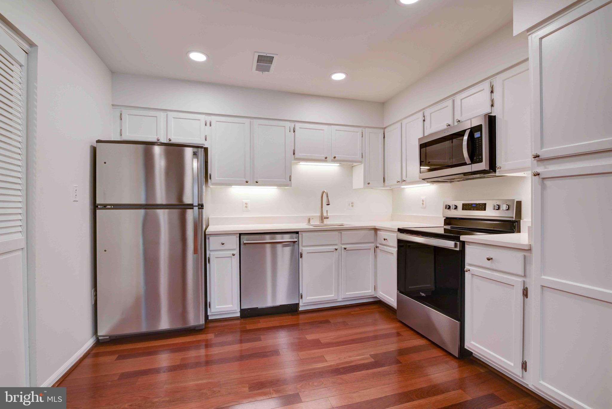STAFFORD SQUARE - Residential Lease