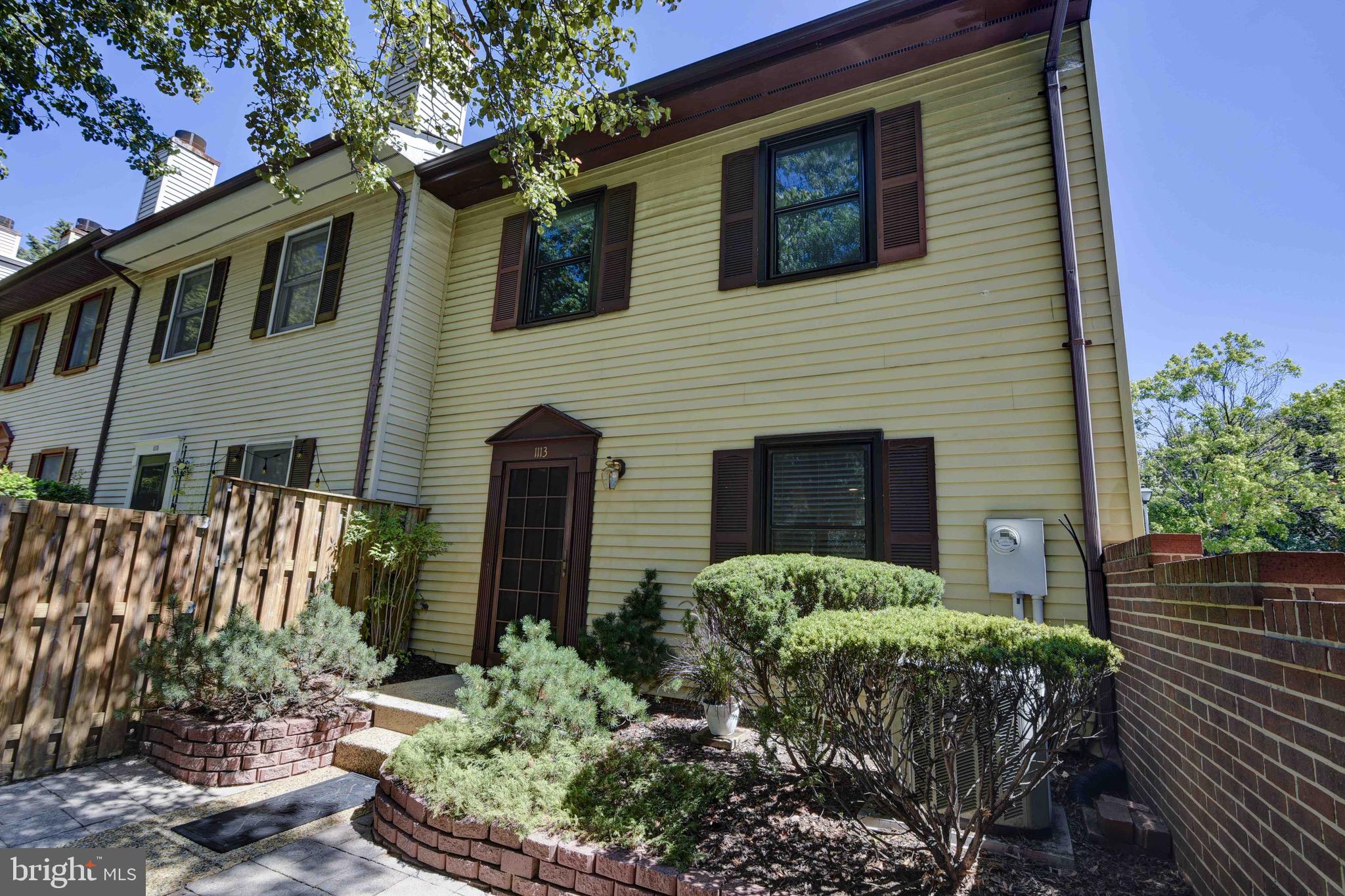 STAFFORD SQUARE - Residential Lease