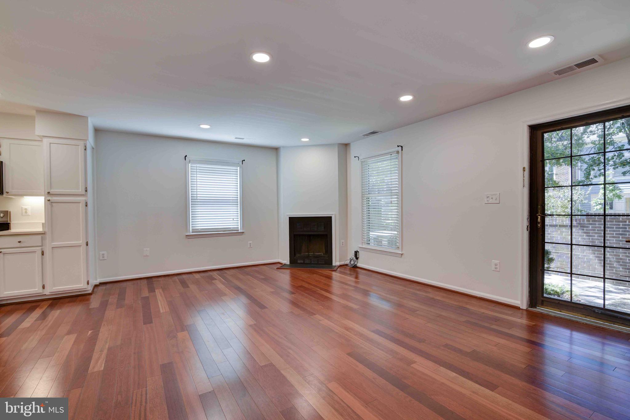 STAFFORD SQUARE - Residential Lease