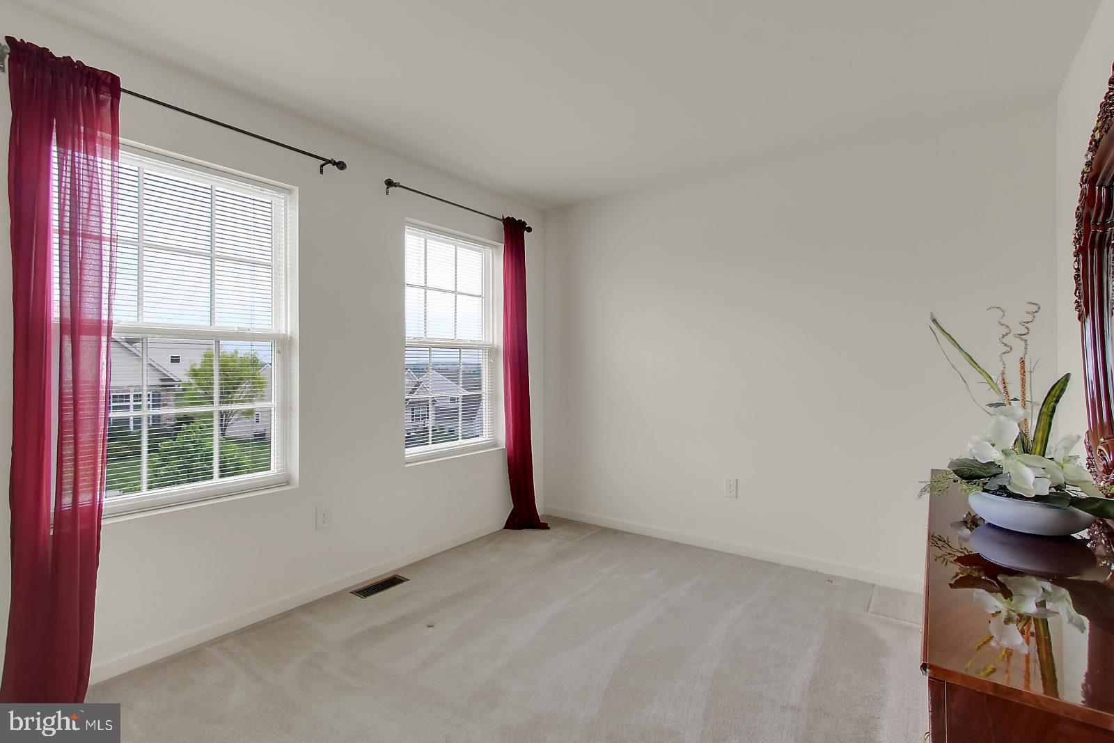 LAUREL VISTAS - Residential