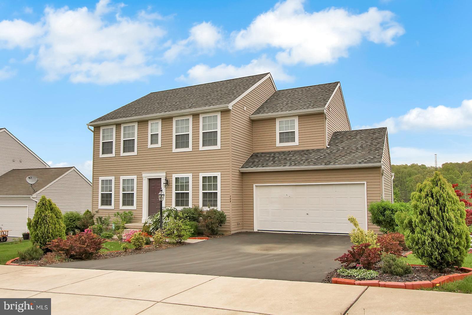 LAUREL VISTAS - Residential