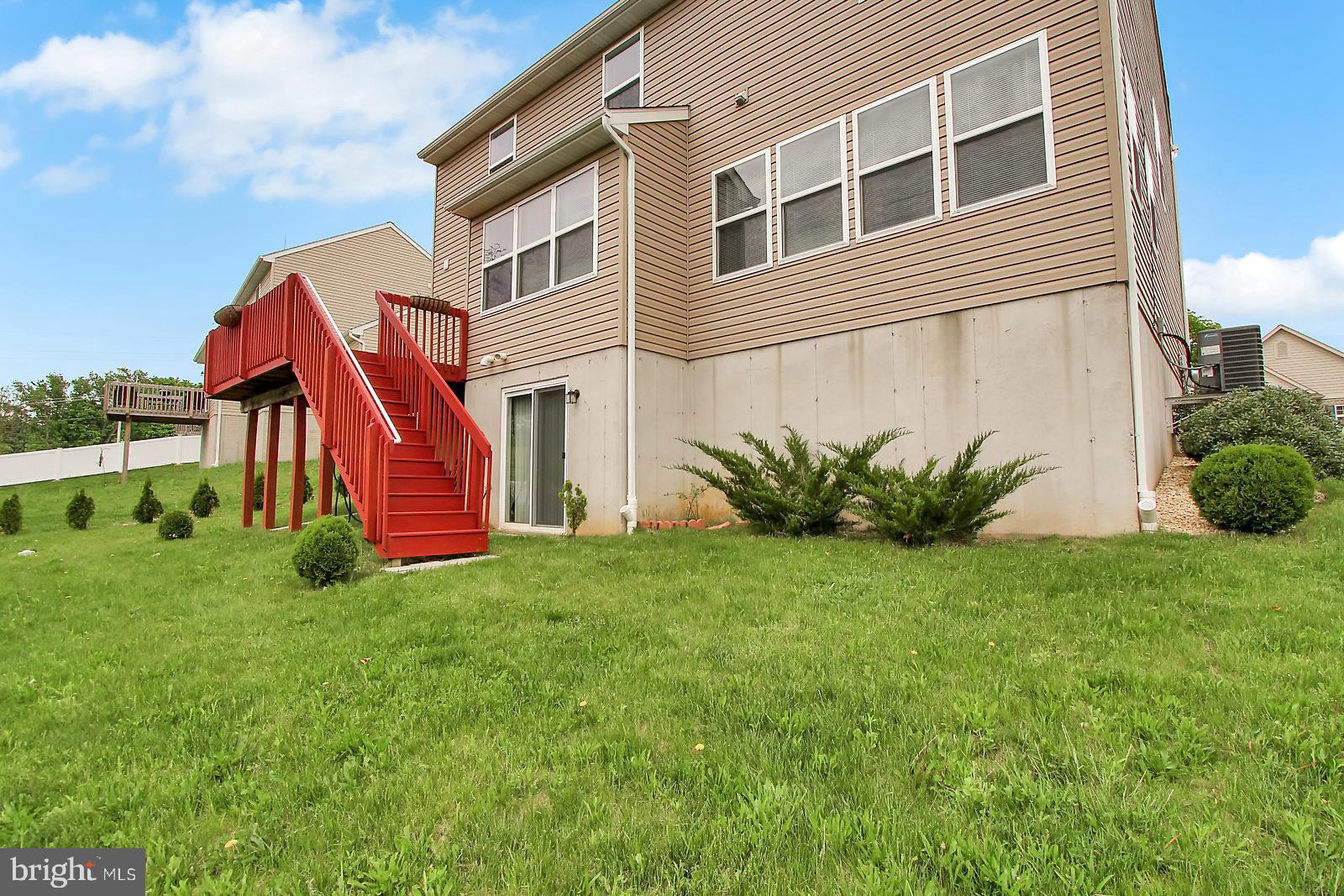 LAUREL VISTAS - Residential