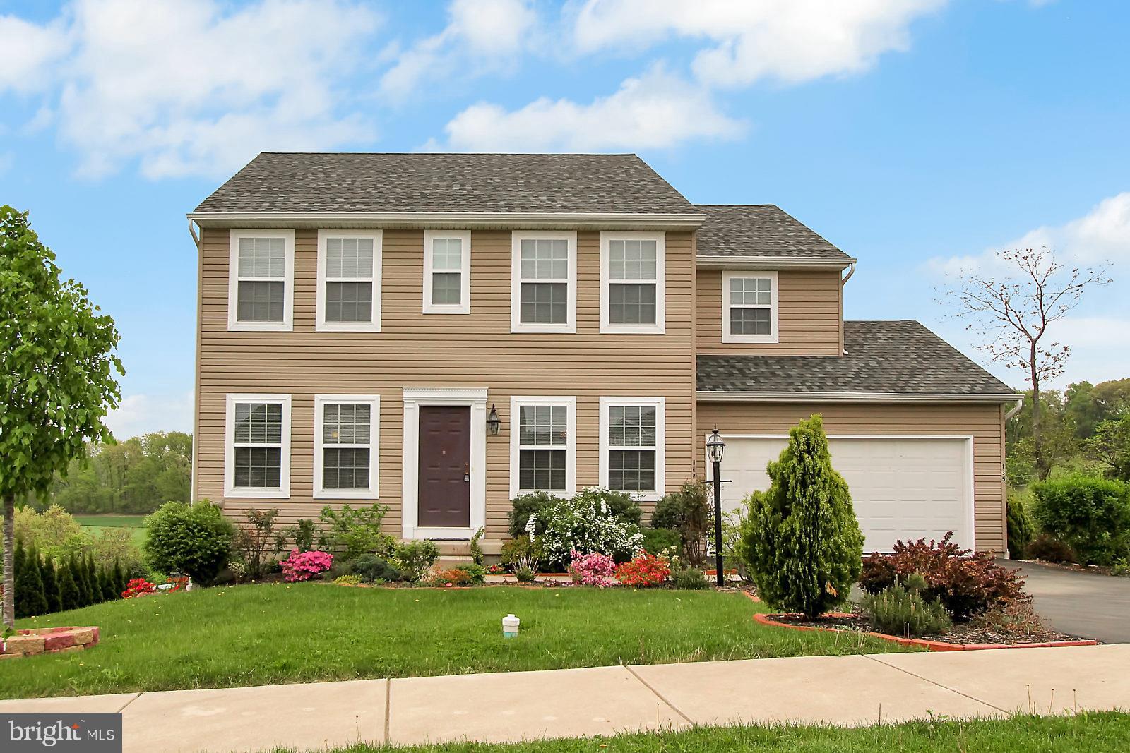 LAUREL VISTAS - Residential