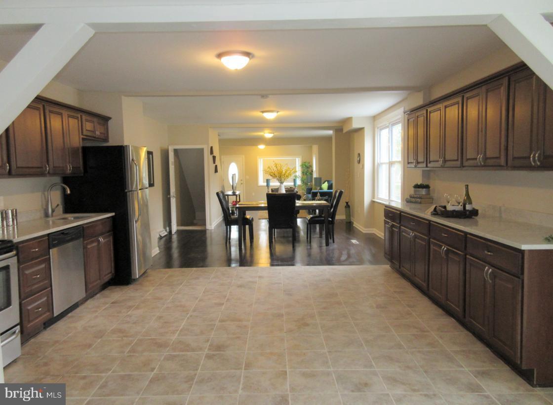Hey HON did you see the price for this 4 bedroom 2 full bath home in very desirable Edgemere neighborhood? Both bathrooms are fully updated. Beautiful open floor plan with loads of natural light. Huge kitchen was all new just 4 years ago. Brand new carpet throughout entire house and freshly painted. This home will surprise you at over 1700 square feet. Private driveway and deck. Make appt. today!