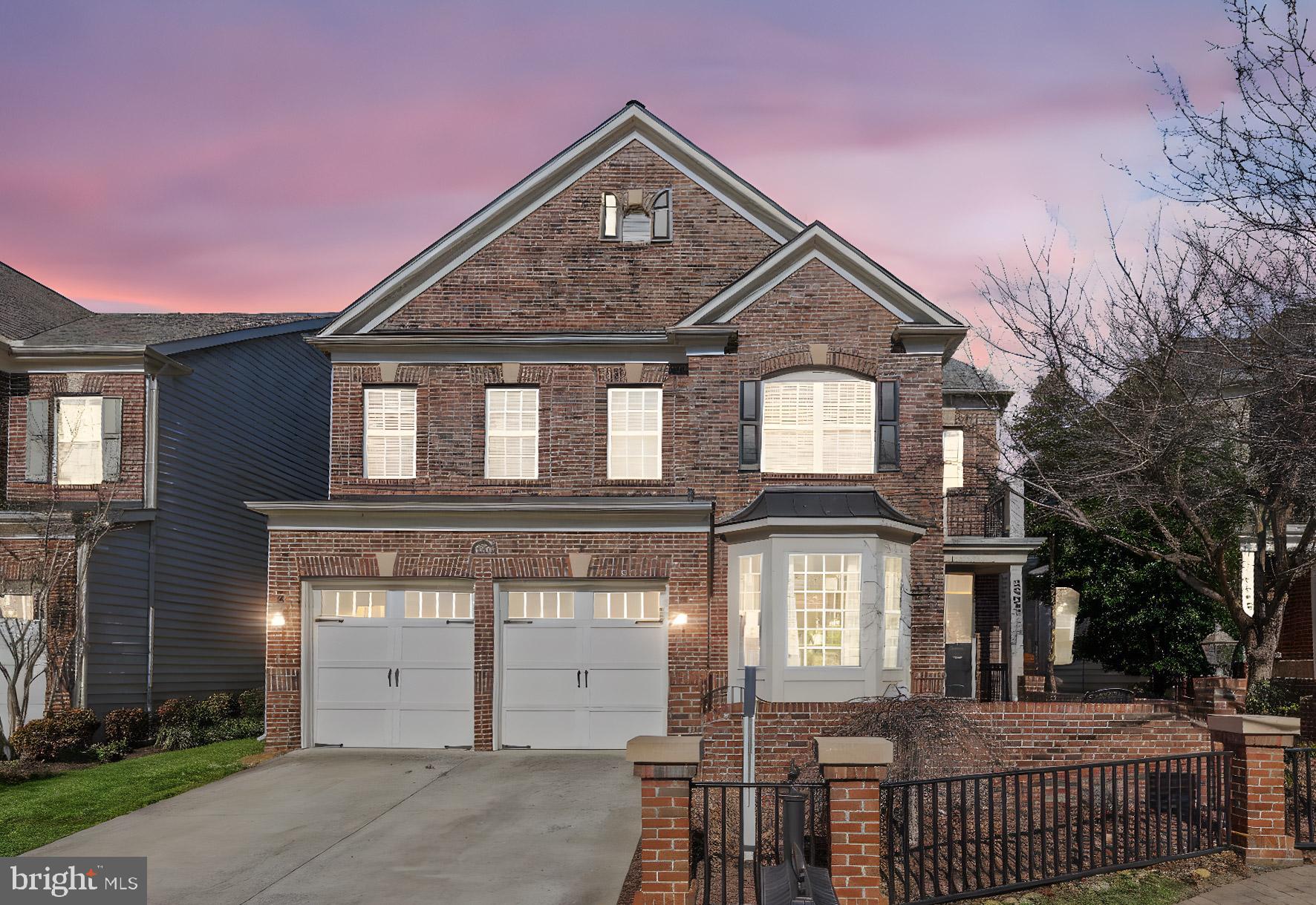 COURTYARDS AT FALLS GATE - Residential