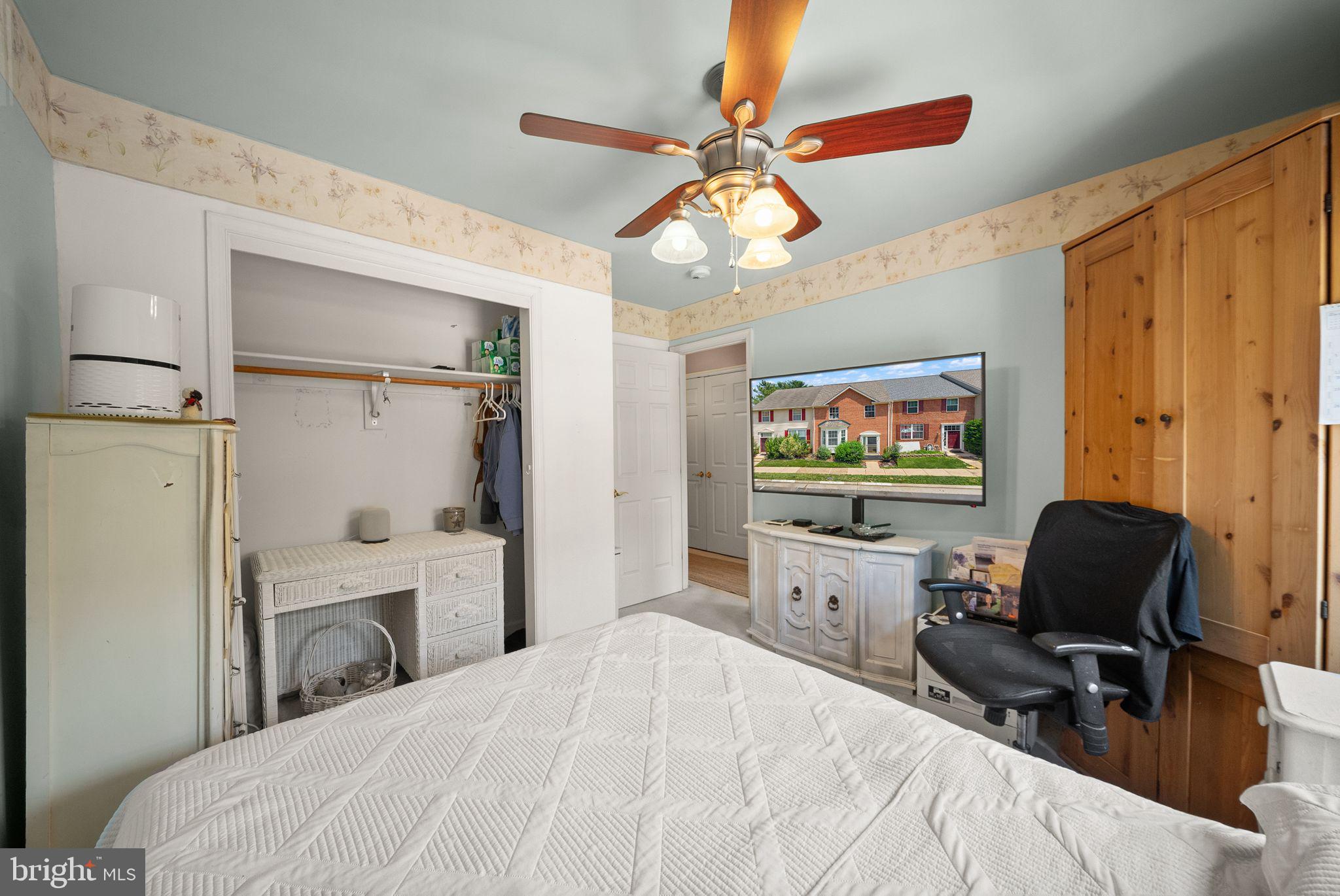 UNIVERSITY CENTER - Residential