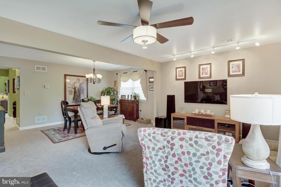 WOODS EDGE - Residential