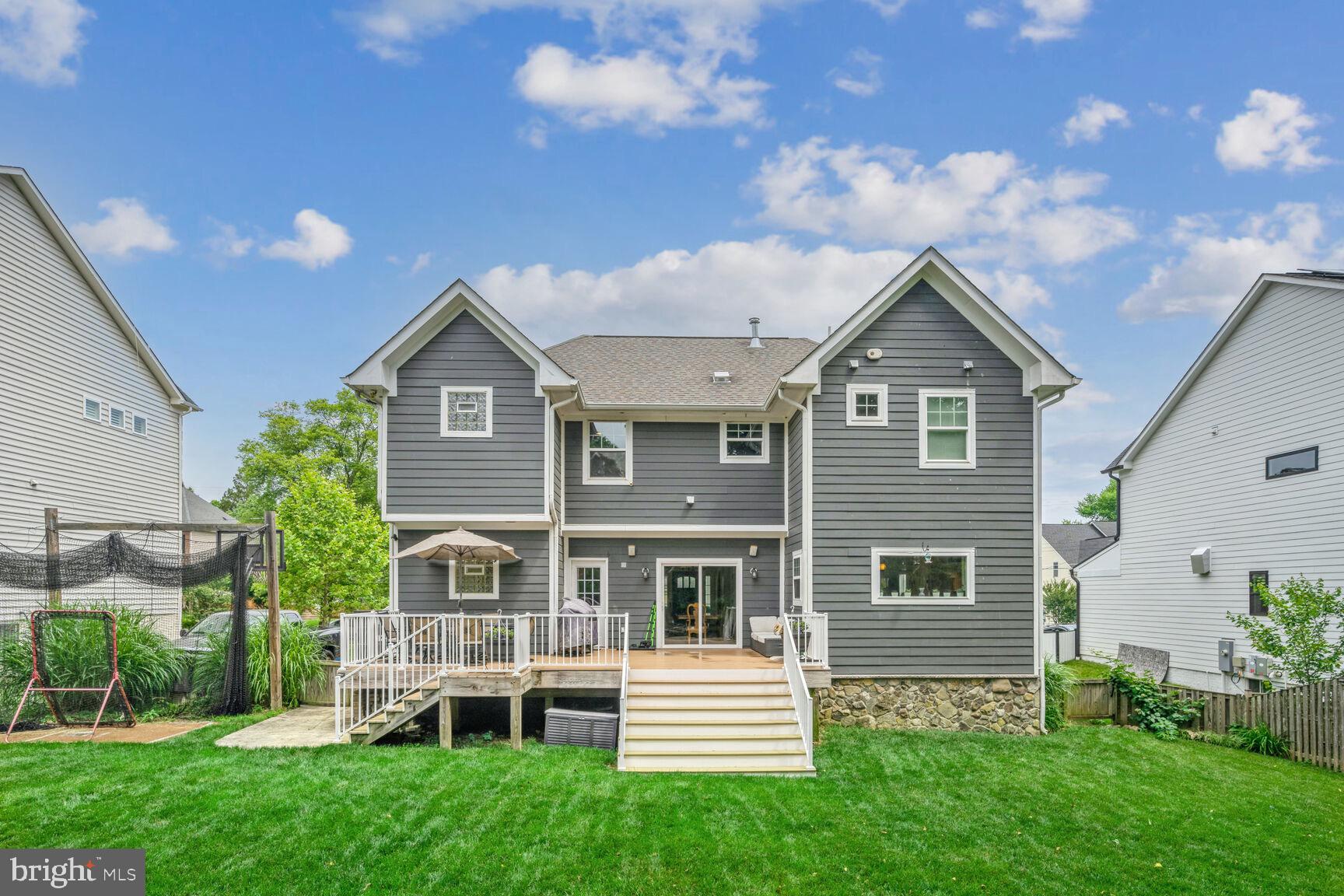 HILLSIDE MANOR - Residential