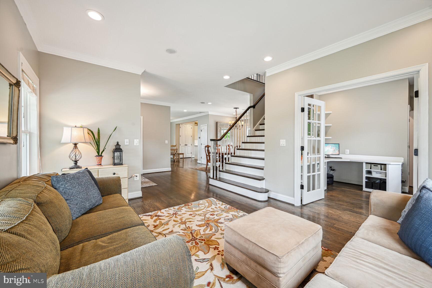 HILLSIDE MANOR - Residential