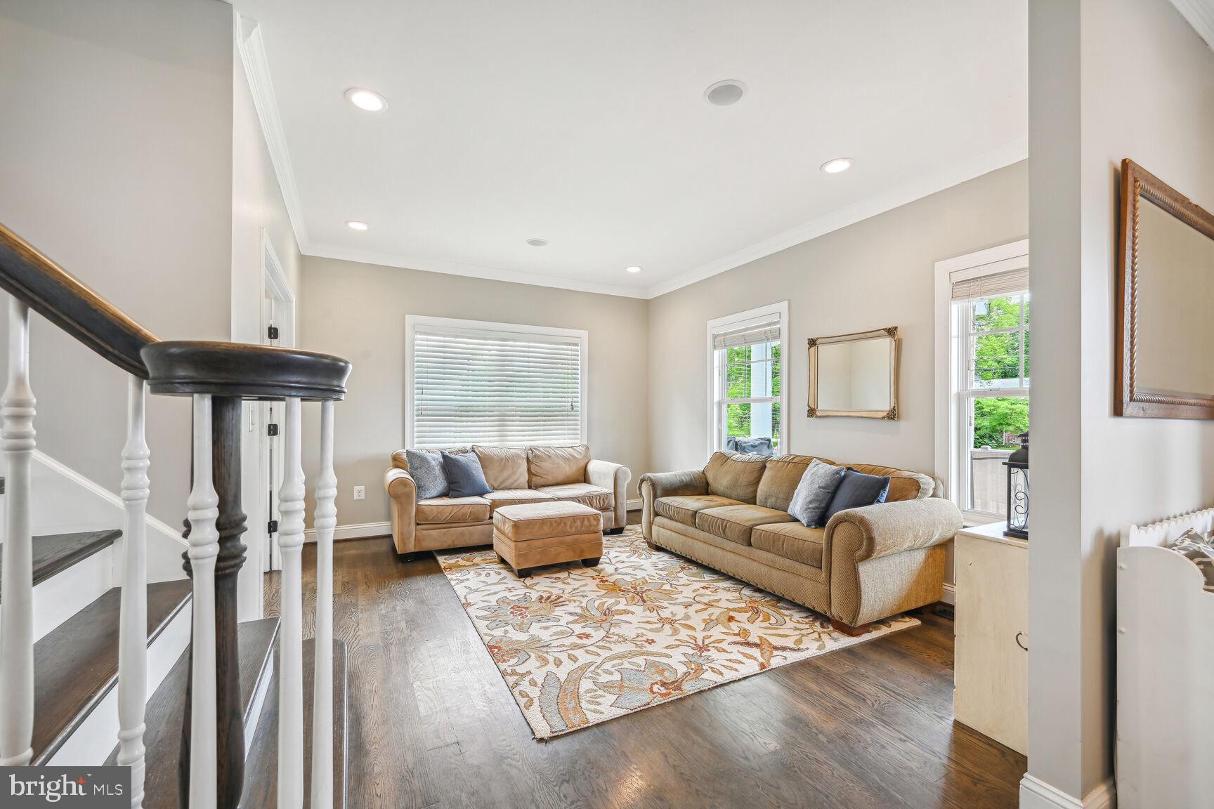 HILLSIDE MANOR - Residential