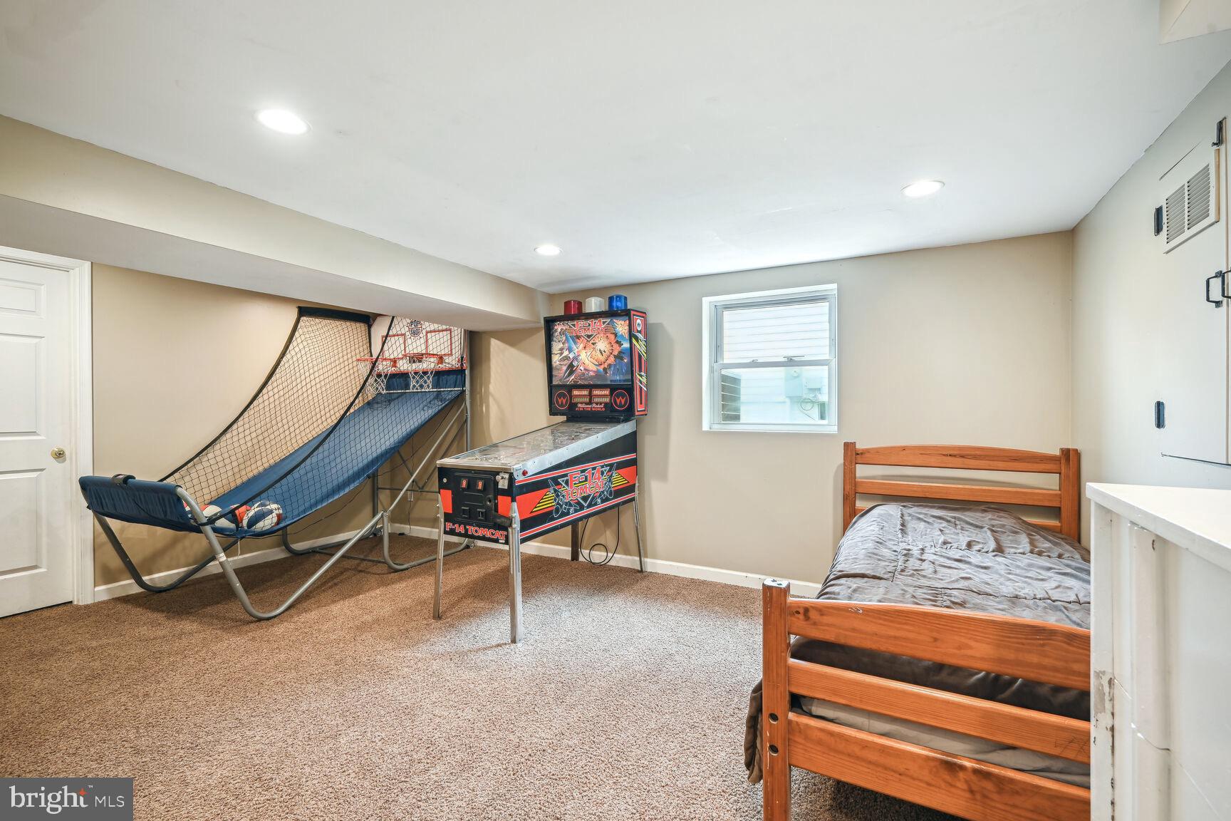 HILLSIDE MANOR - Residential