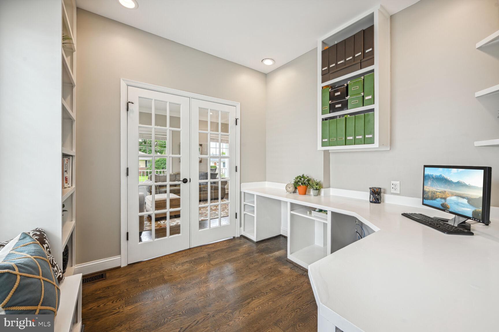 HILLSIDE MANOR - Residential