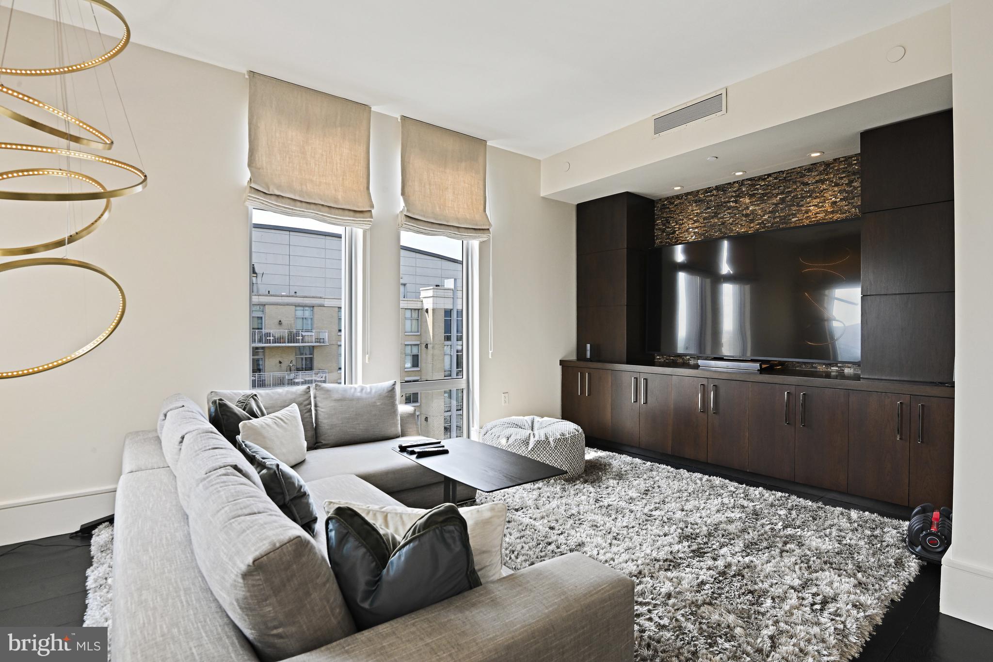 RESTON TOWN CENTER - Residential