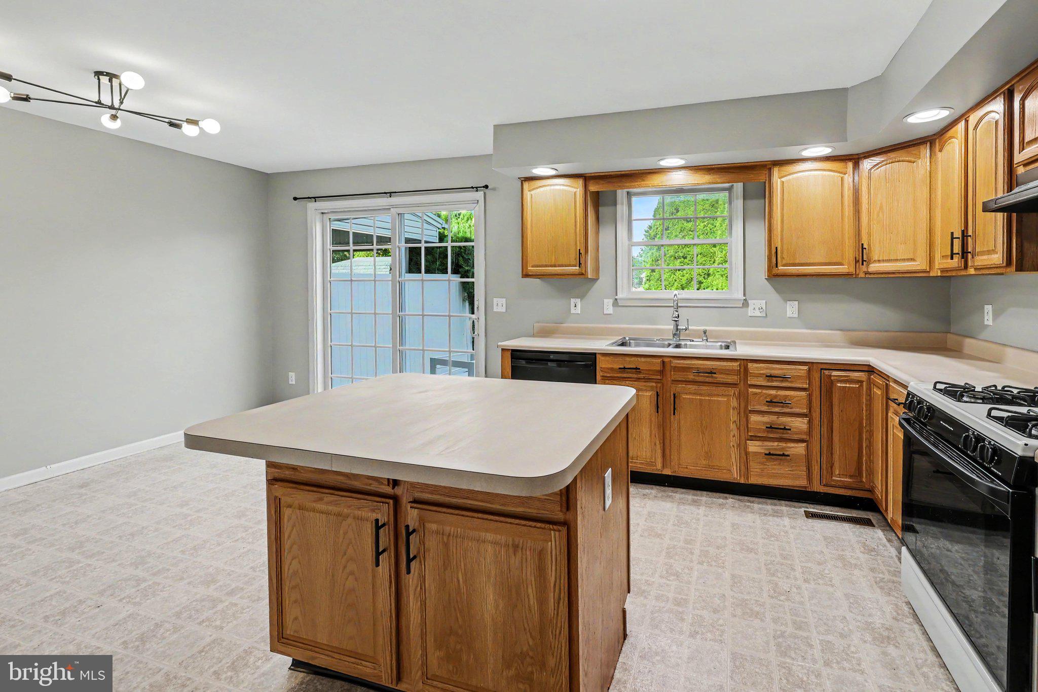 SOUTHFIELD CROSSING - Residential
