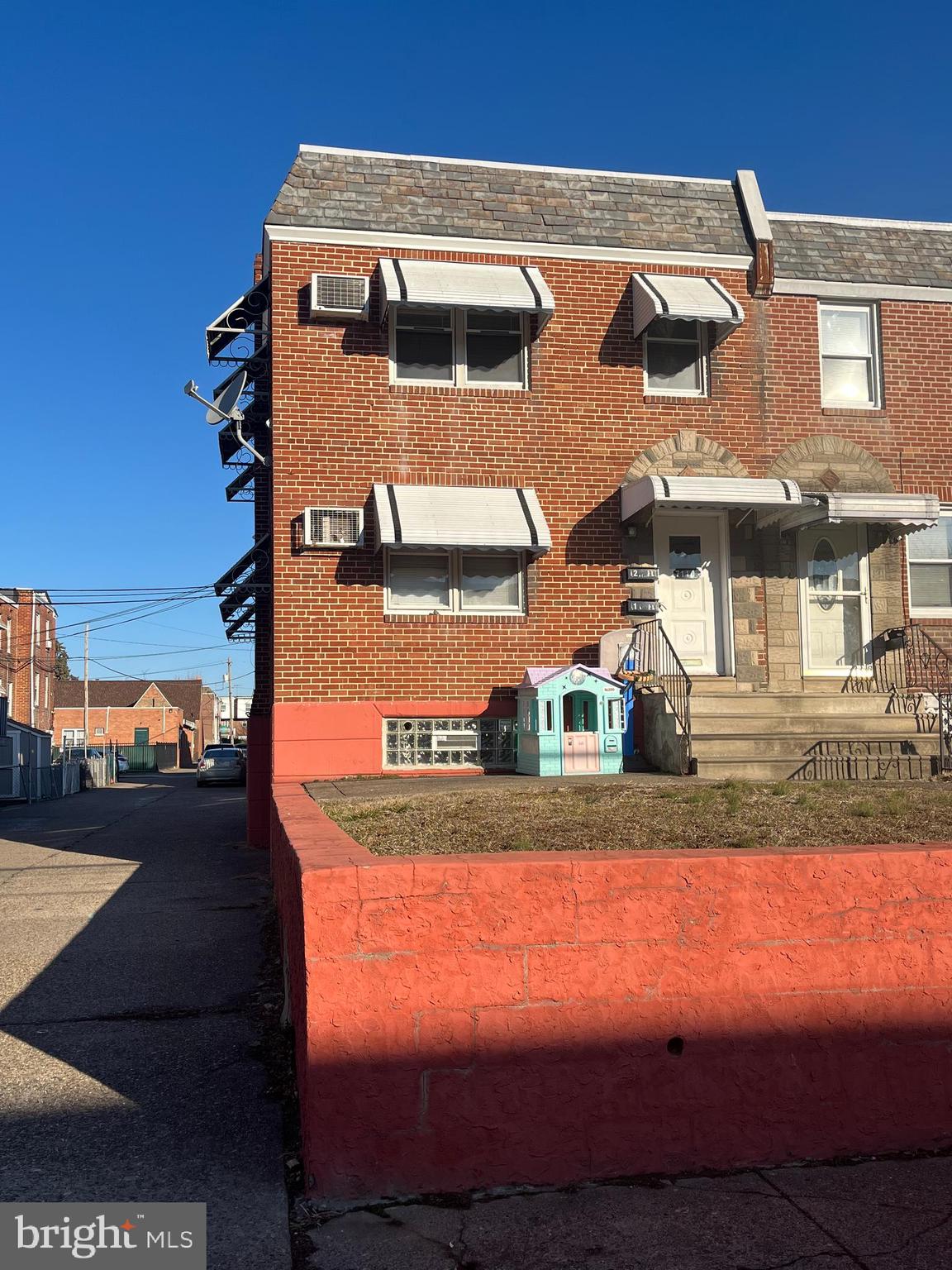 MAYFAIR (EAST) - Residential Lease