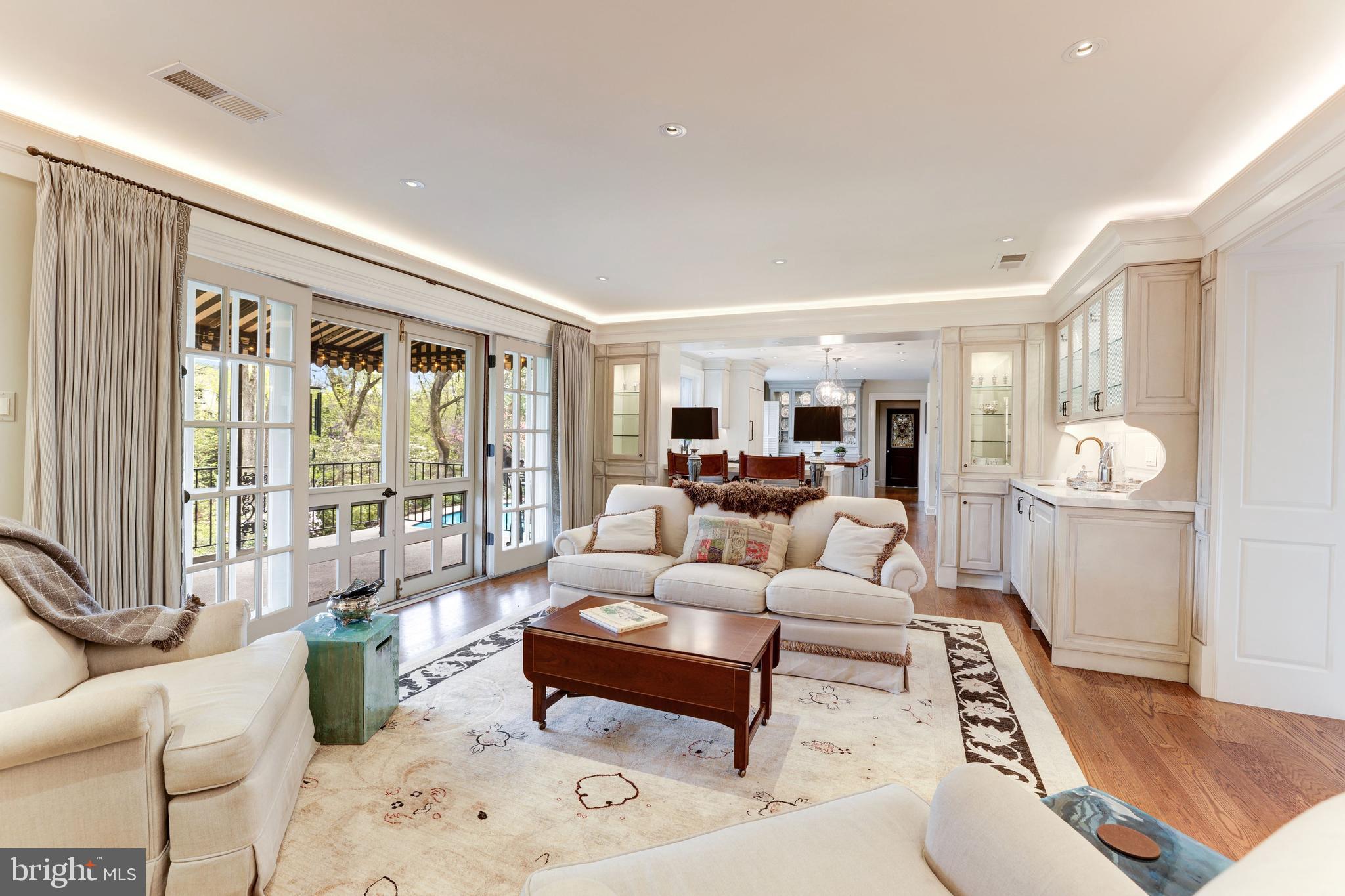 SAVILE MANOR - Residential