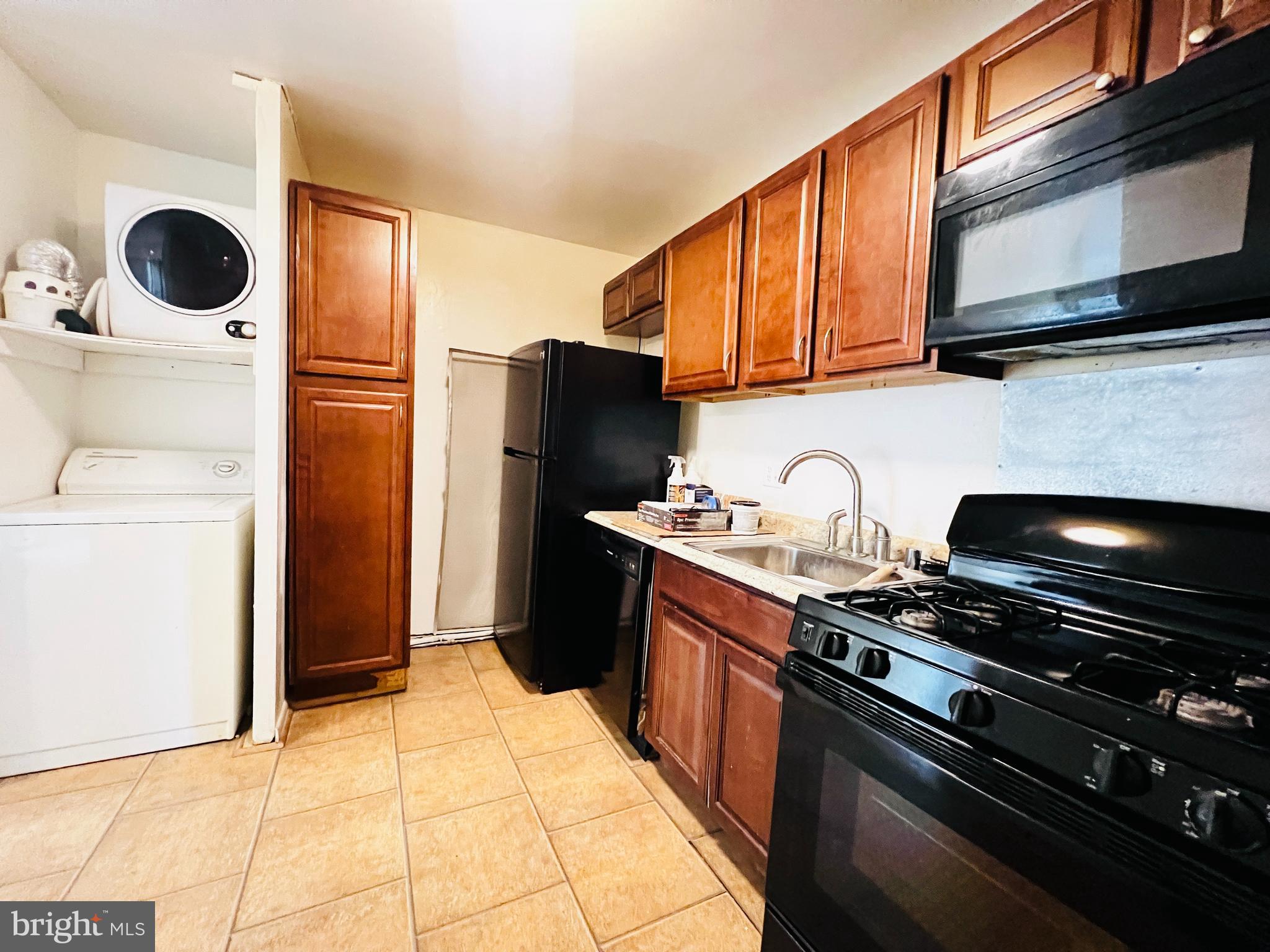 CHELSEA WOODS COURTS - Residential