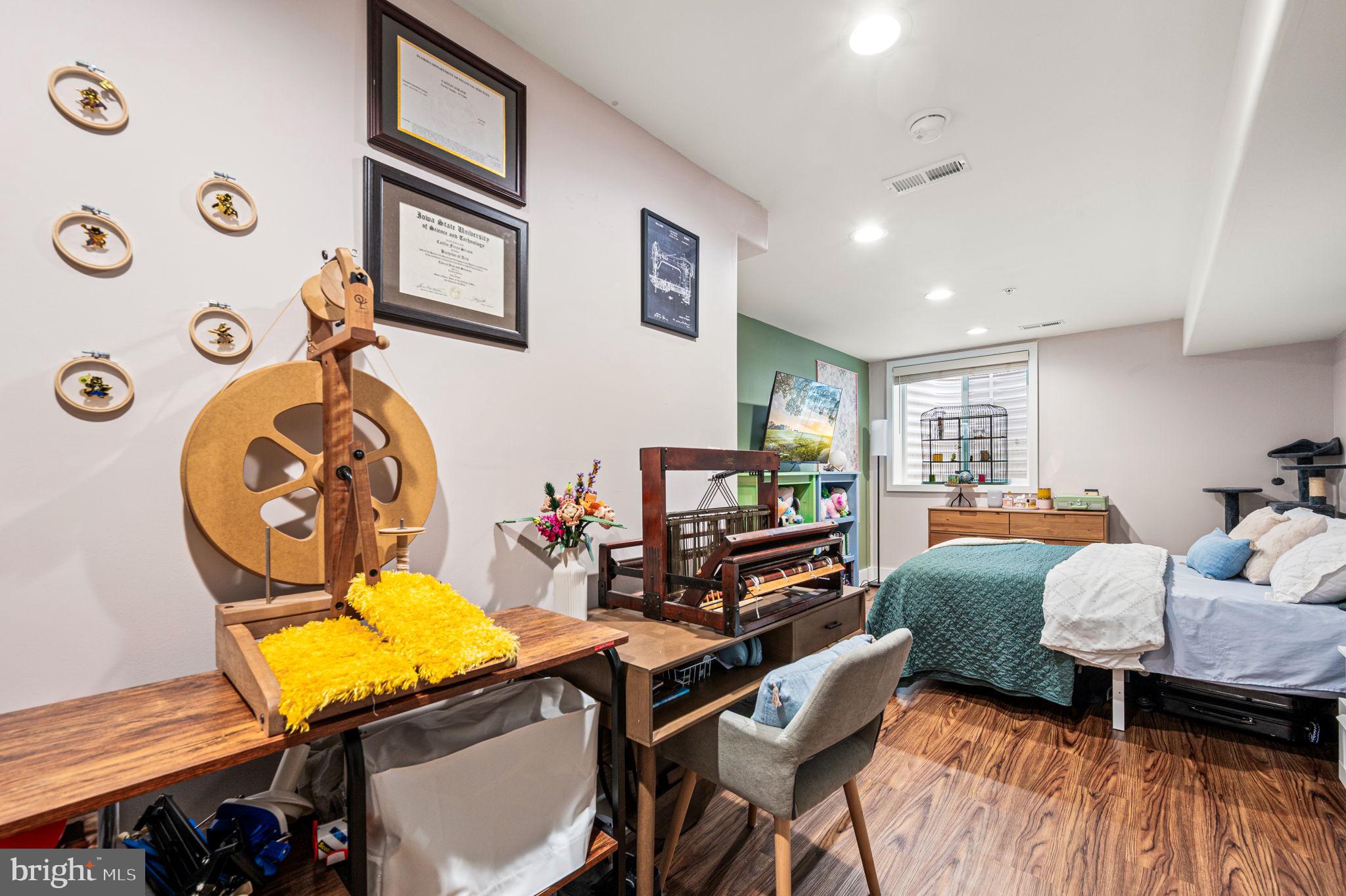 POINT BREEZE - Residential
