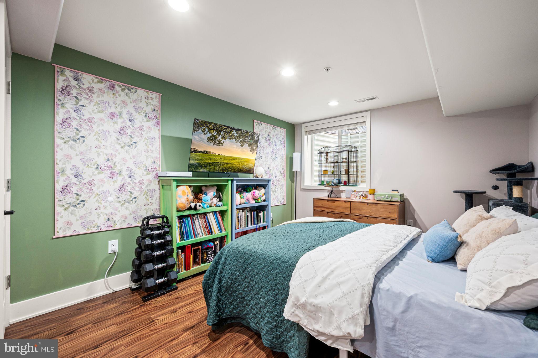 POINT BREEZE - Residential
