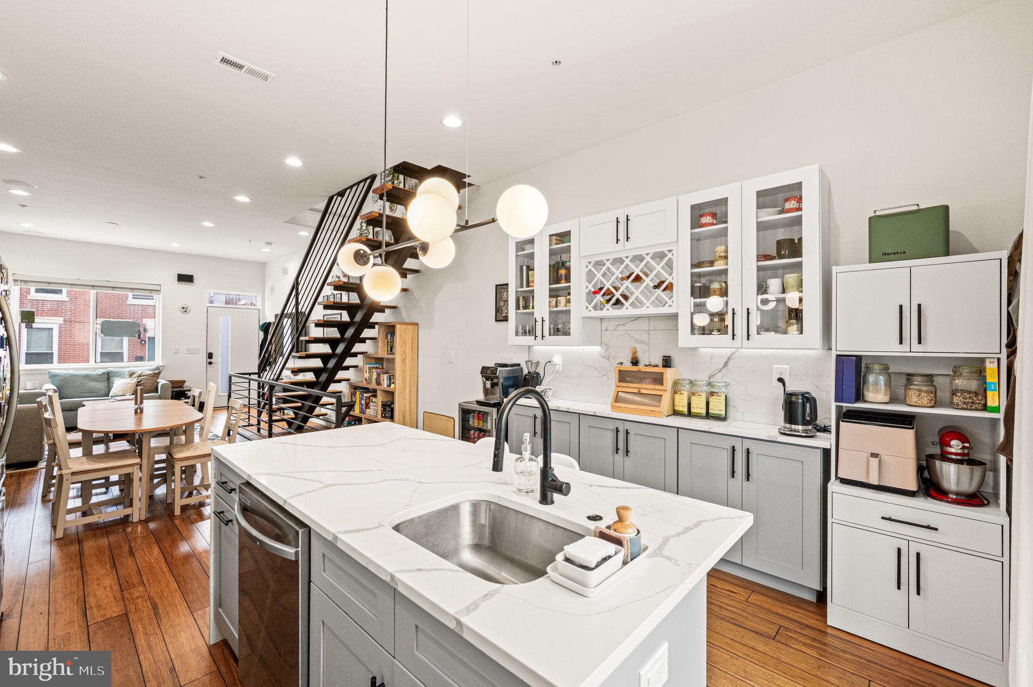 POINT BREEZE - Residential