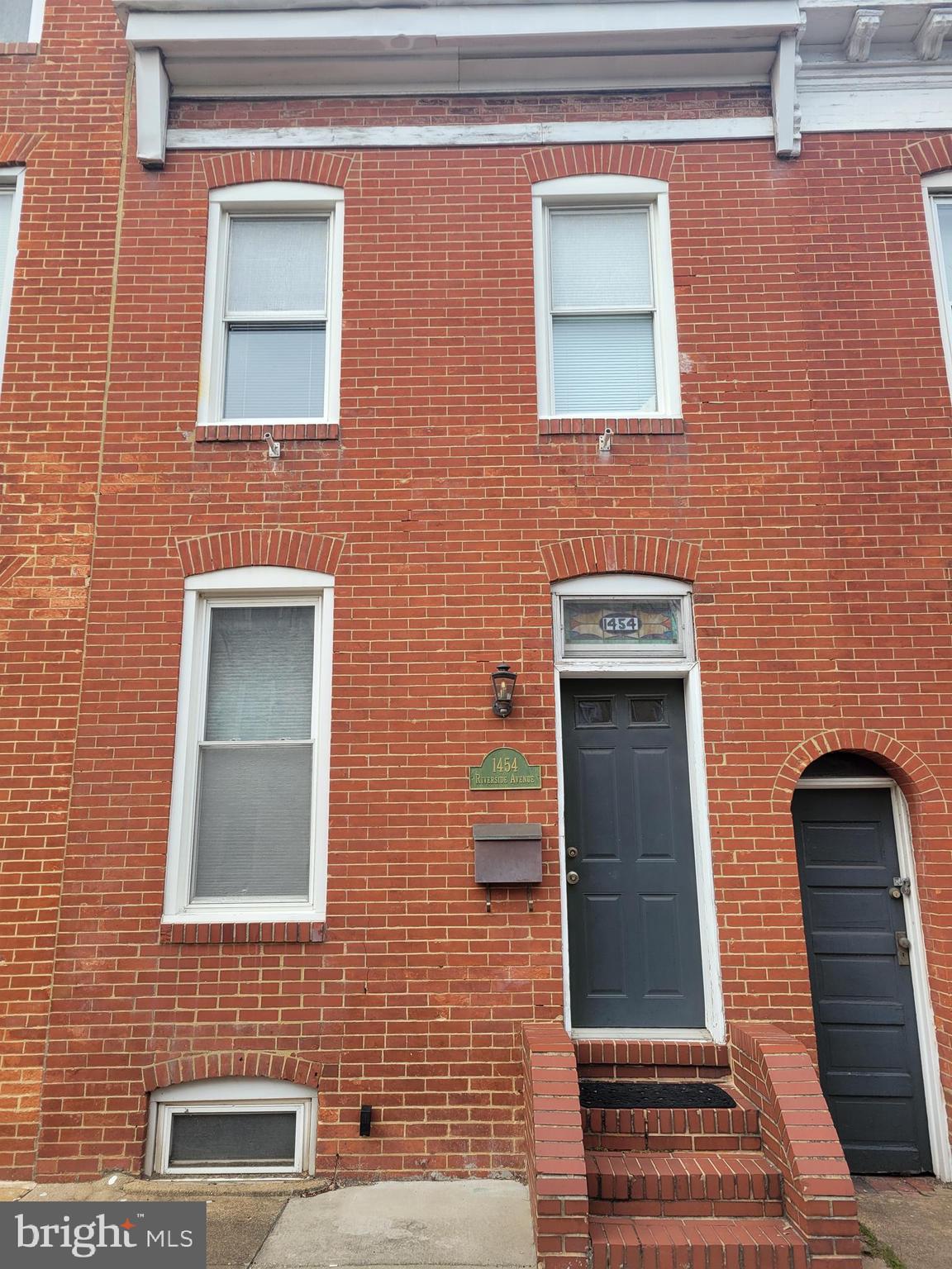 Welcome home to 1454 Riverside Avenue.  Location & Parking PRIME!  Charming, Brick
2BR/1.5BA with large kitchen, separate dining space and family room off of the kitchen.  Lovely stained glass above the front door.   Screened in porch is perfect for entertaining OR remove and enlarge the Parking Pad.  Great investment property.  House shows well, but is an ideal property for total renovation.  You will love the location, close to Parks, Shopping Centers, Restaurants, Universities, I-95 & more!!